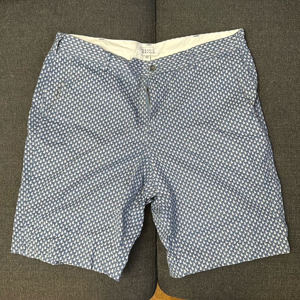 BARNEYS Men’s 9” swim shorts (size 32-M)
